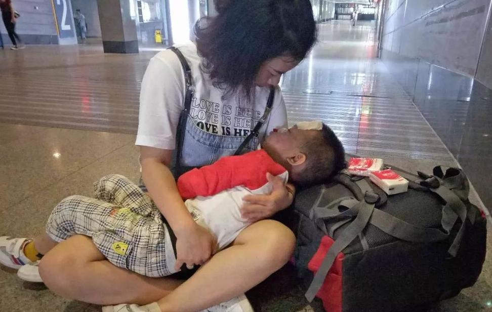 贵州，女子结婚后，为了家庭和两个幼小的孩子，选择做一名全职妈妈，全家的生活来源来
