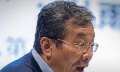 复旦王德峰一针见血点透当下困局！物质越富精神越空，全民困在功利内卷里，人人拼命搞