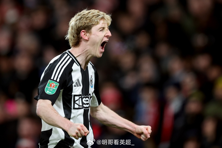 戈登对阵英超BIG6球队数据：vs曼城——13场2球1助vs曼联——12场4球2