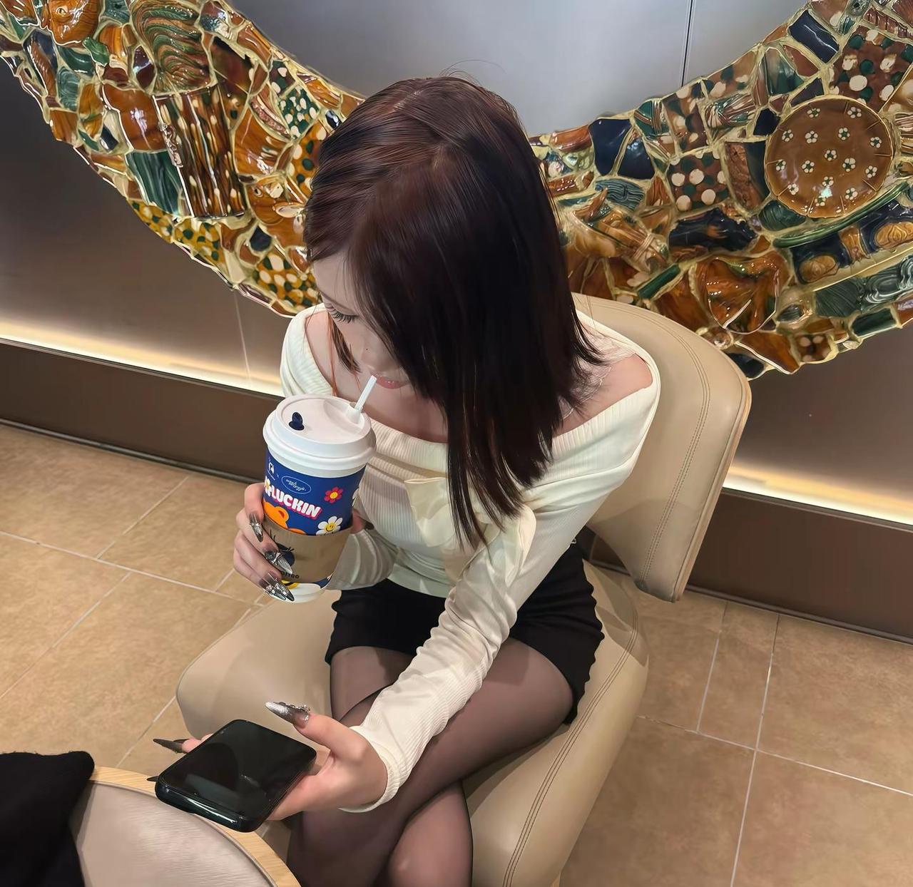 我可以原谅你很多事情 比如打游戏回不到我几条消息的你 比如知道我生气却漠视我的情