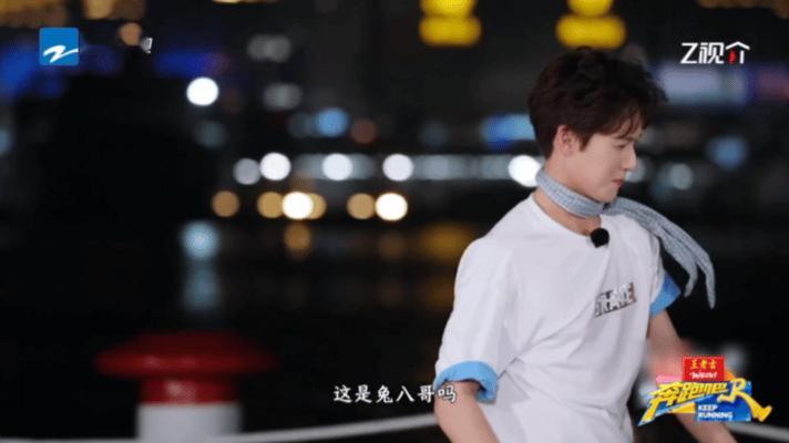 李昀锐清纯男大爆改兔八哥李昀锐爆改兔八哥奔跑吧 谁能想到，清纯男大李昀锐，被一条