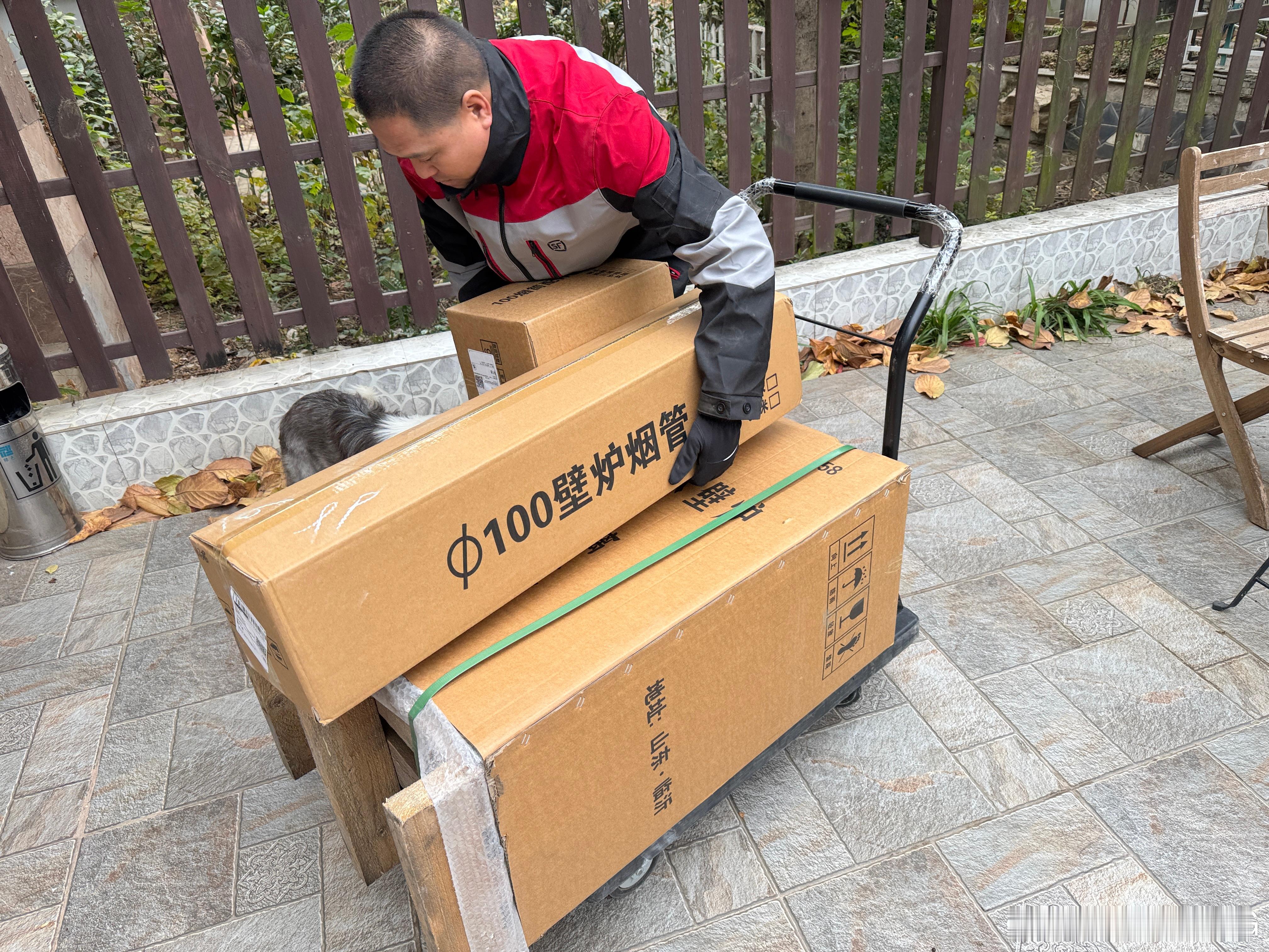 山东琅琊发货的壁炉到了，可以到我这里烤红薯🍠煮茶煮咖啡☕️…… 武汉·东方夏威