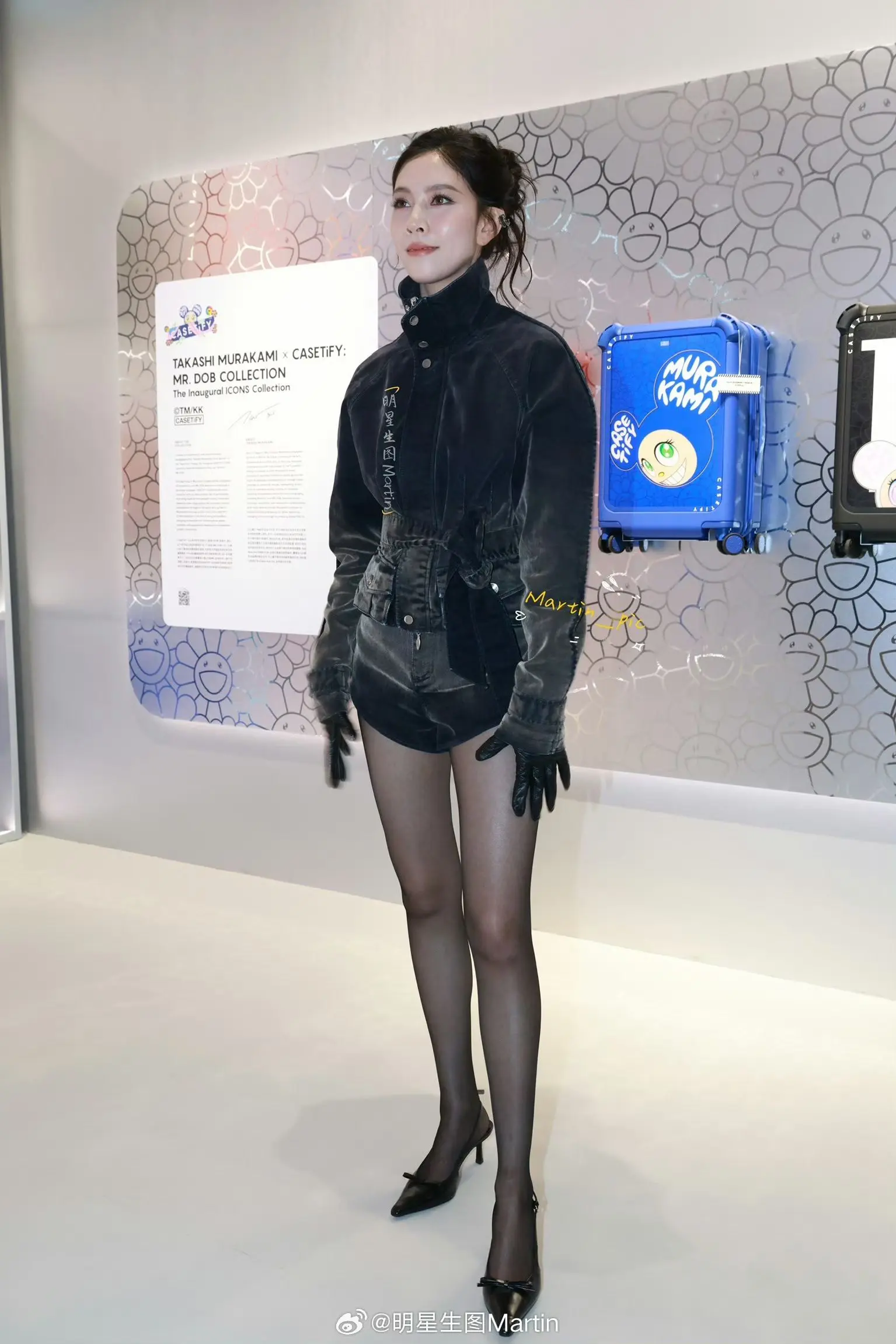 宋妍霏黑丝美腿生图。