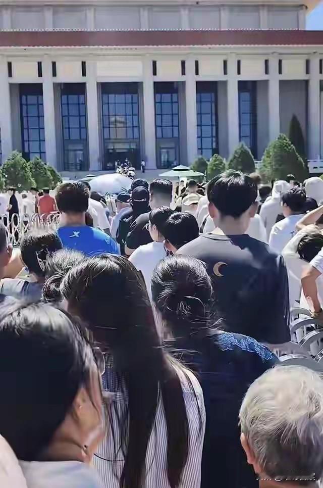 这就是一种精神的力量，这就是一种信仰的方向，这就是一种民心的表达，
这就是一种民