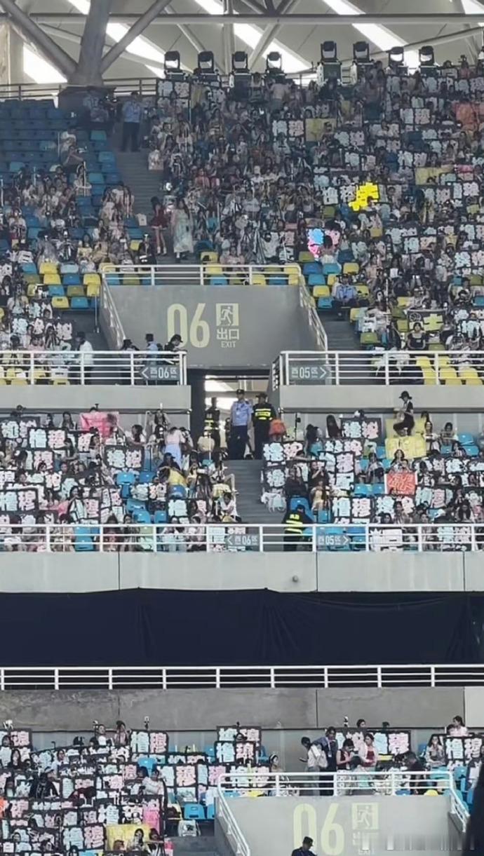 TF四代五公橹穆灯牌今日 TF 四代五公现场打卡，橹穆灯牌尽收眼底 五公橹穆灯牌