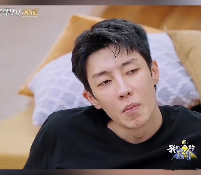 撒贝宁这滤镜加得太狠了高瀚宇截图的那一刻，网友直接炸锅，错认撒贝宁后都开始怀疑是