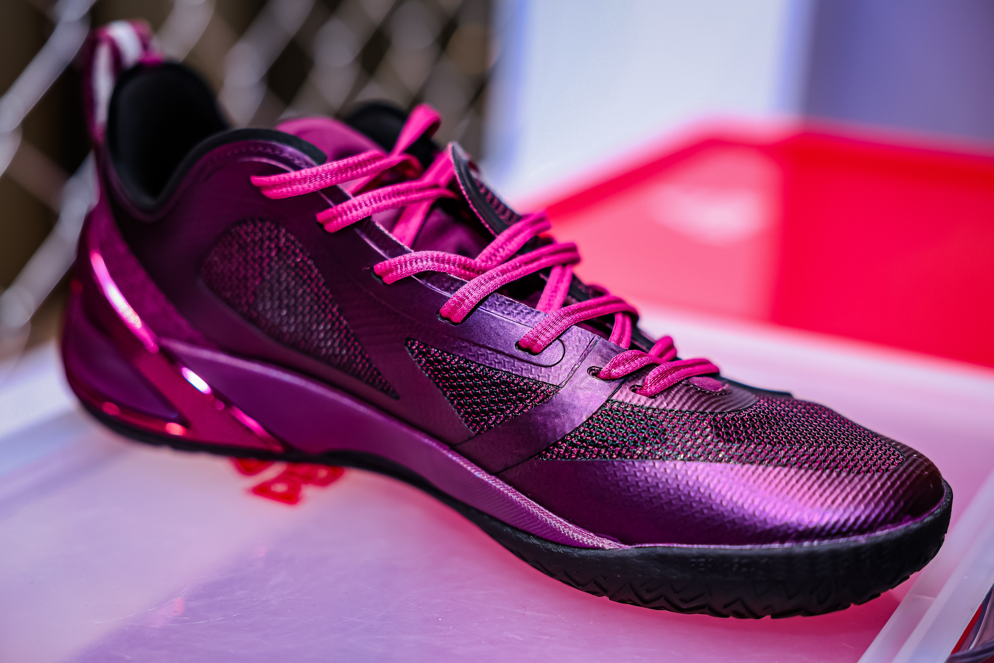 态极苍穹感谢邀请匹克轻形态强实力！全新态极苍穹系列重新定义女性运动装备，轻量化设