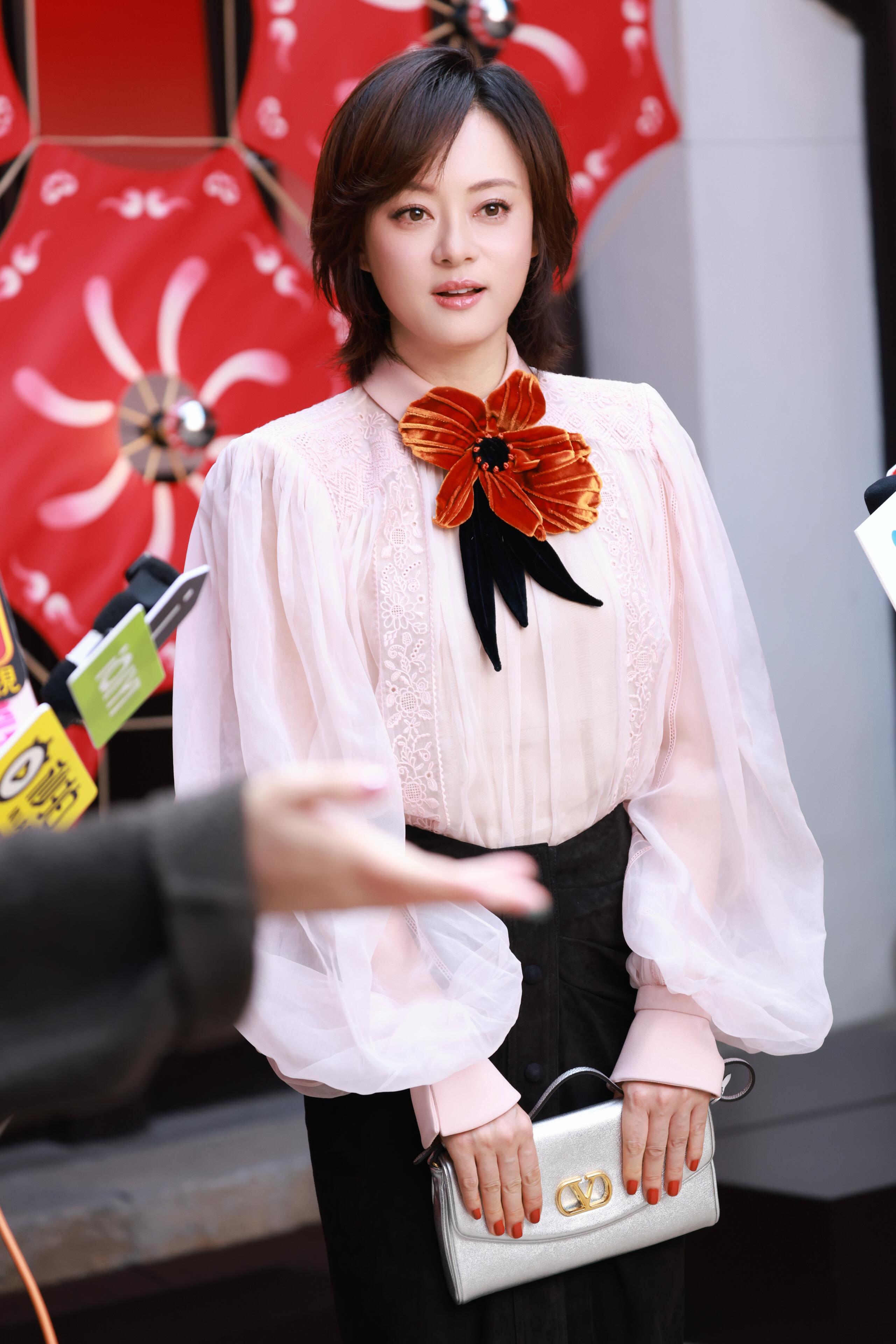 这么多年了，嬛嬛还是喜欢先闭左眼！ 