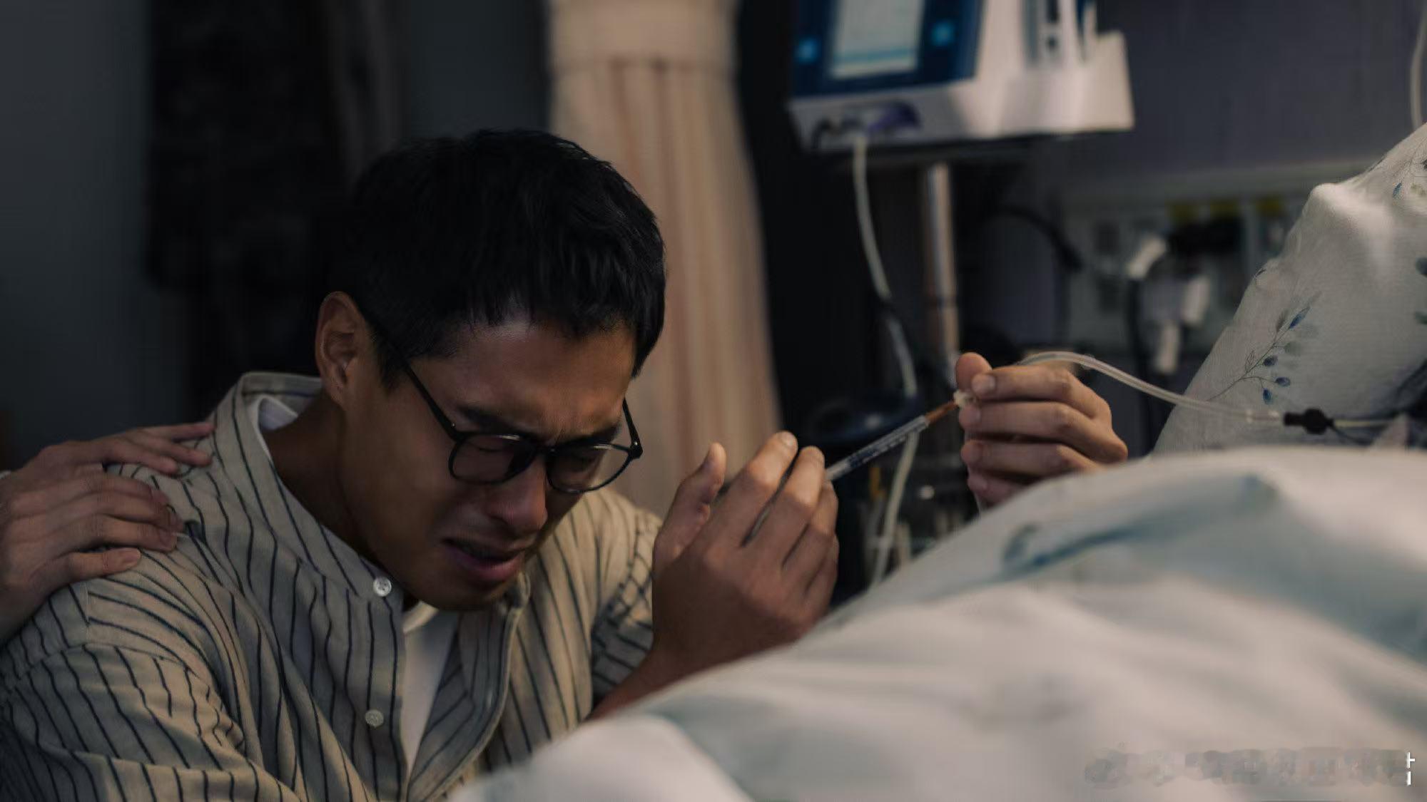 灵魂自白太戳心！ 本周继续更新， 笔下的顾厚泽袒露内心创伤，冷静与崩溃的反差被演