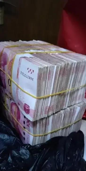 给你60块坚持一个月，挑战成功奖励10万！

 规则很简单:给你60块，中途不许