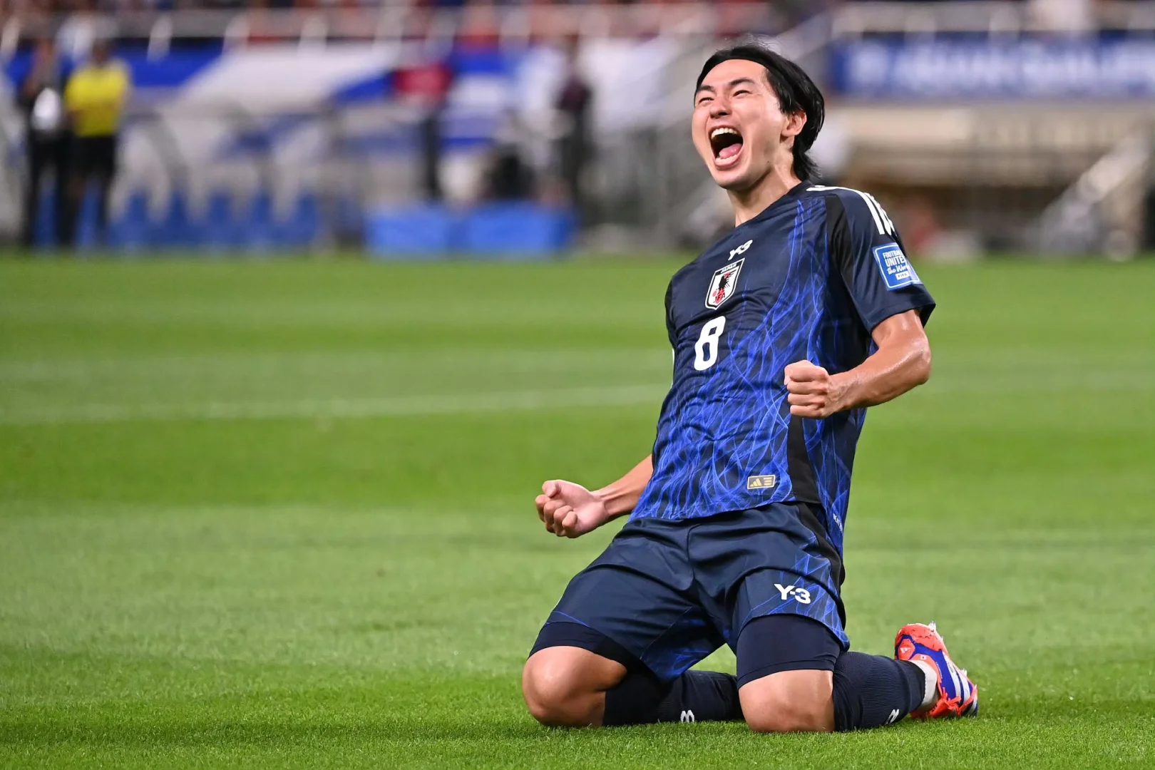 国足0比7惨败日本