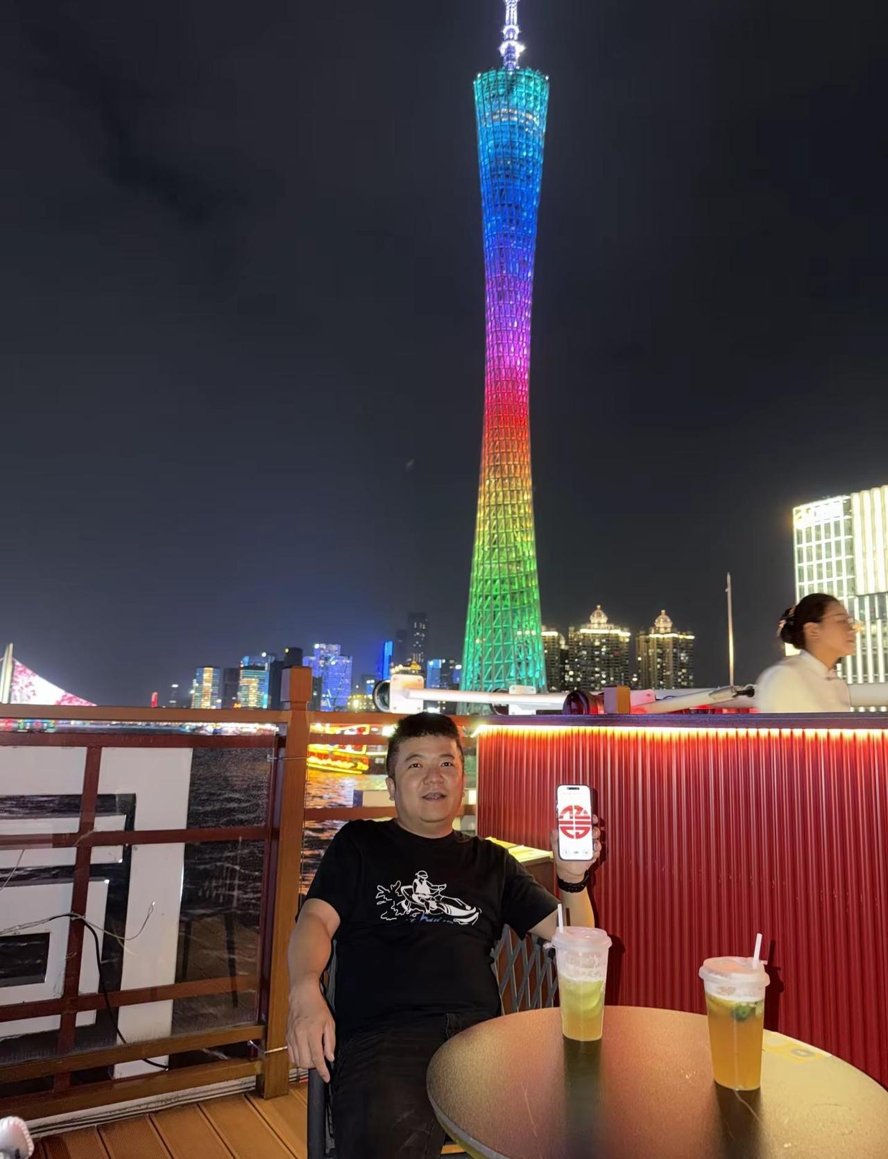 希望有一天可以让红色的LOGO点亮小蛮腰广州塔 都市夜旅