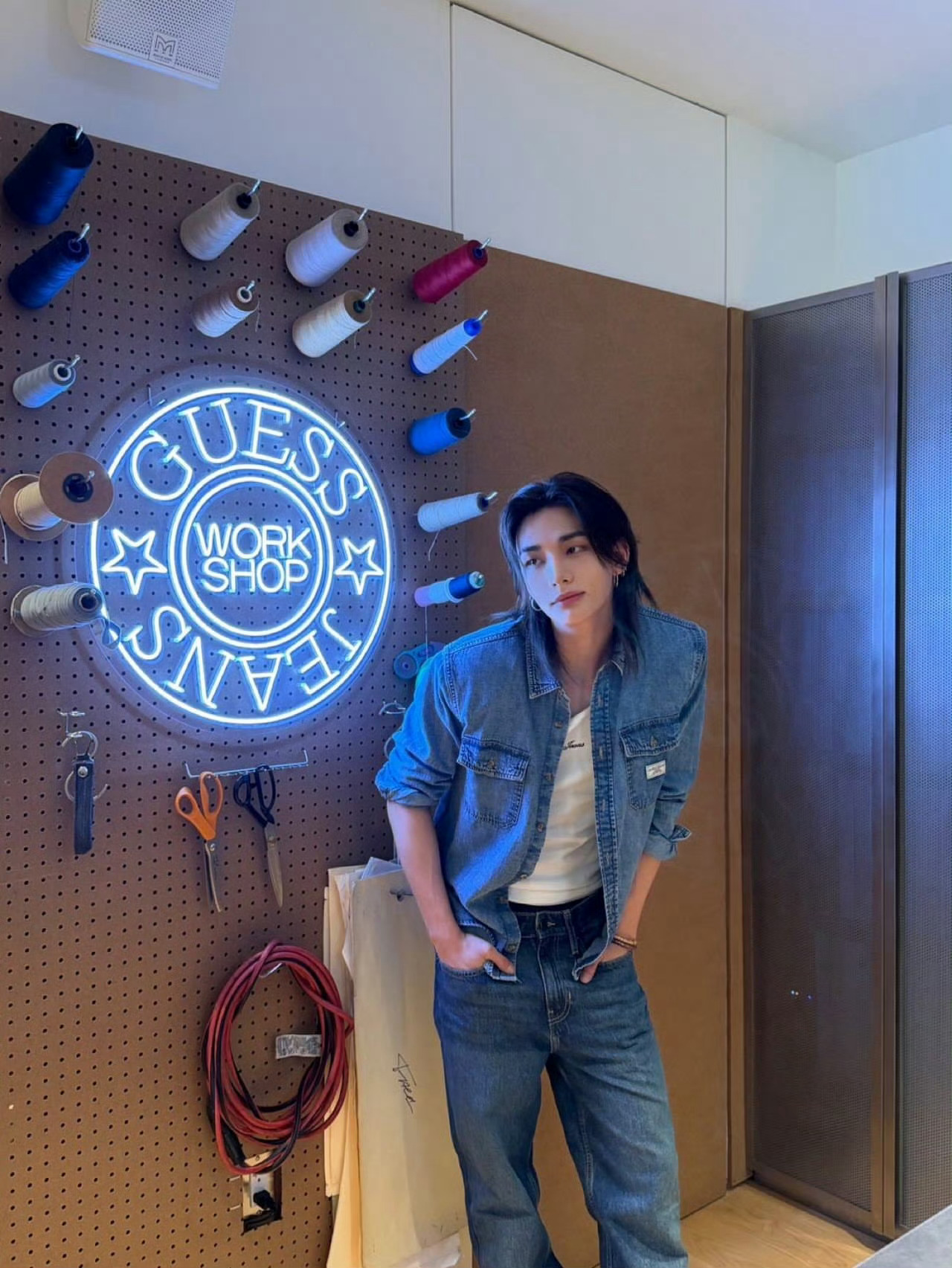 黄铉辰 × GUESS in LA 🧩 📸 风格大赏
