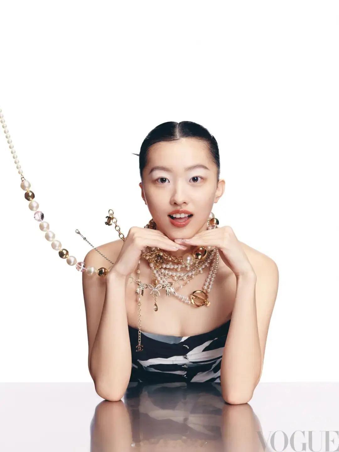 陈奕迅女儿回应靠爸爸名气得奖 据港媒，1月3日，女儿出席活动时回应靠爸爸名气才得