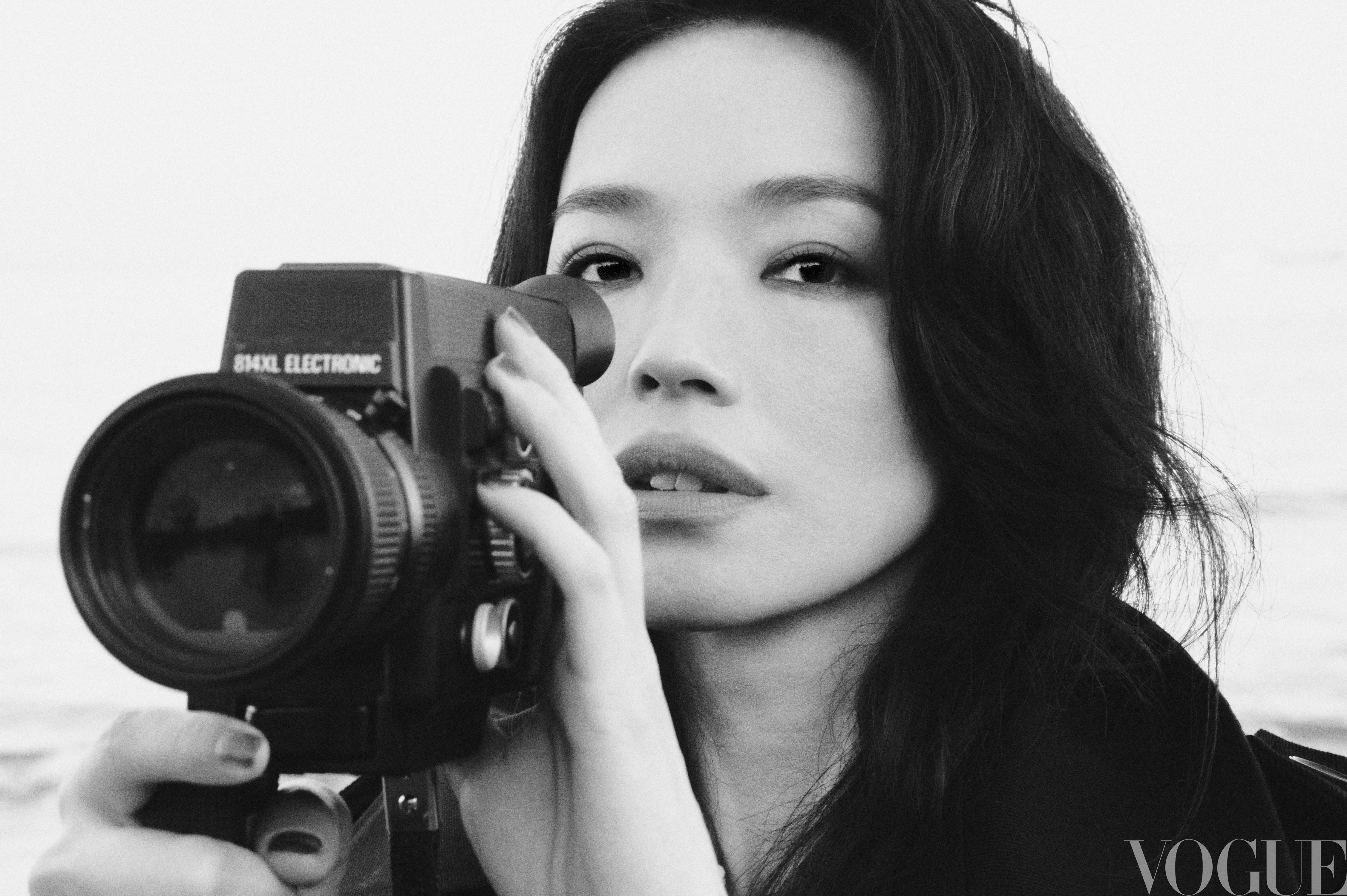 舒淇眼里的一切都是美的舒淇首部导演作《女孩》获好评，镜头下旧物、素面人物皆显温柔