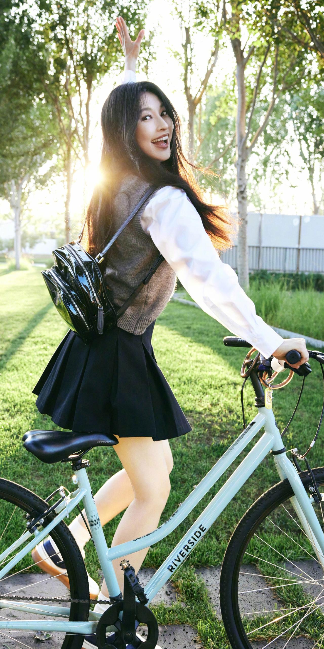 张俪校服写真壁纸，妥妥的纯美风校园学姐 