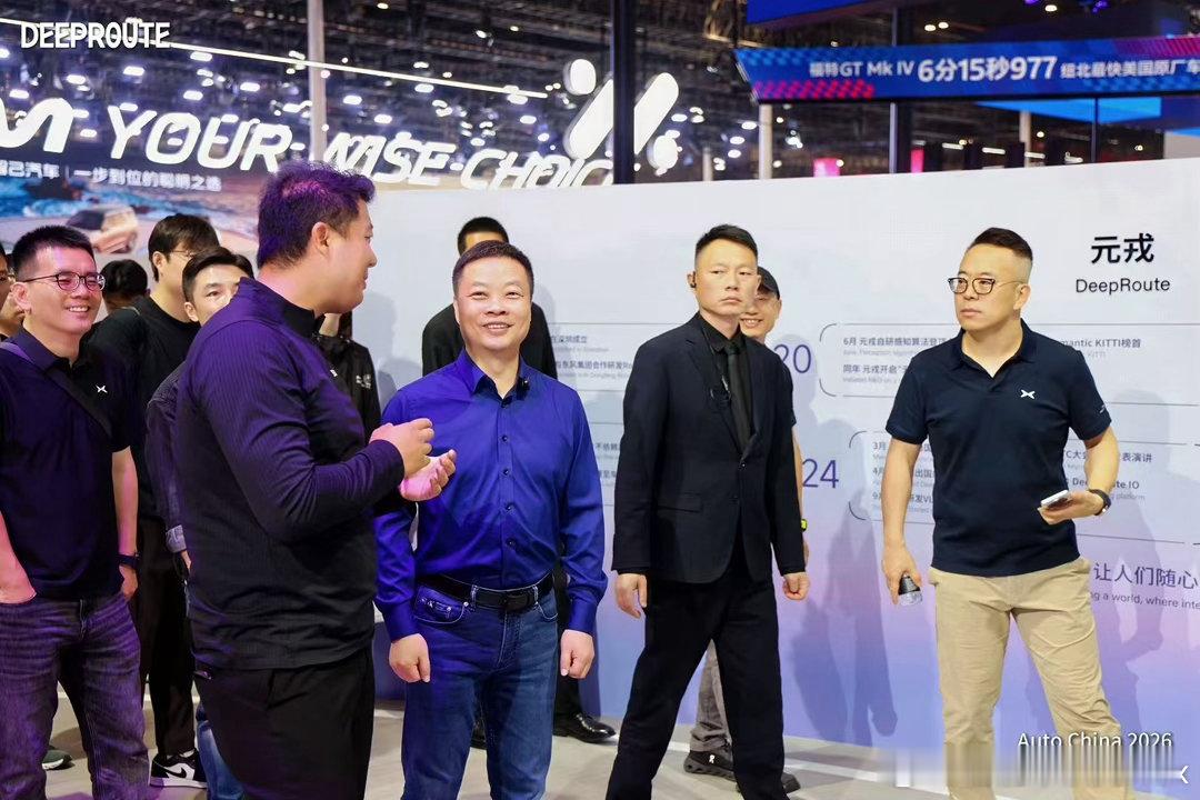 路过元戎的展台，同事问，怎么没有车的？长城和零跑的智驾不是用他们家的算法吗？嗯…