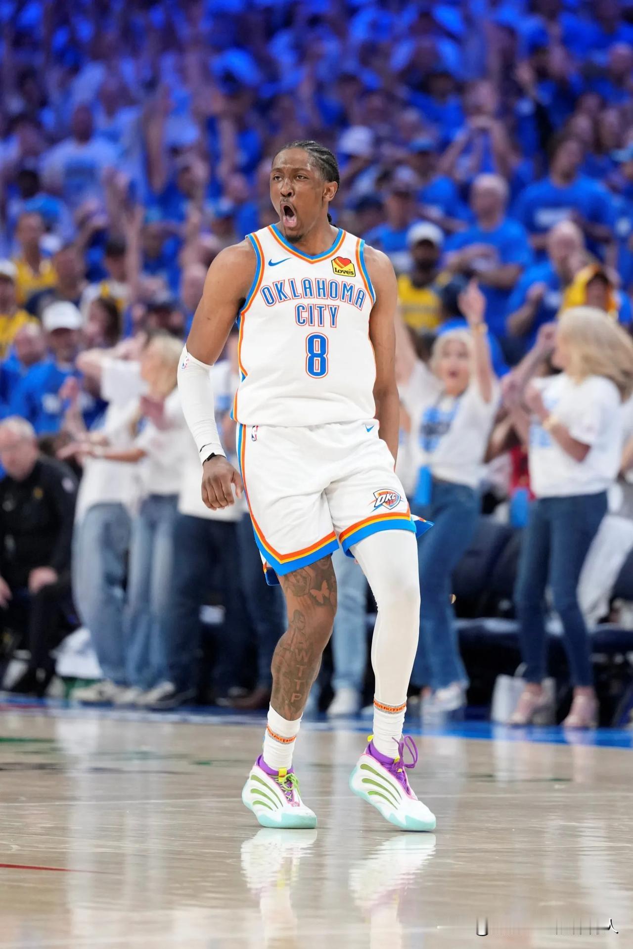 雷霆二当家杰伦威廉姆斯即将迎来复出，上赛季杰伦威廉姆斯场均能拿到21+5+5的数