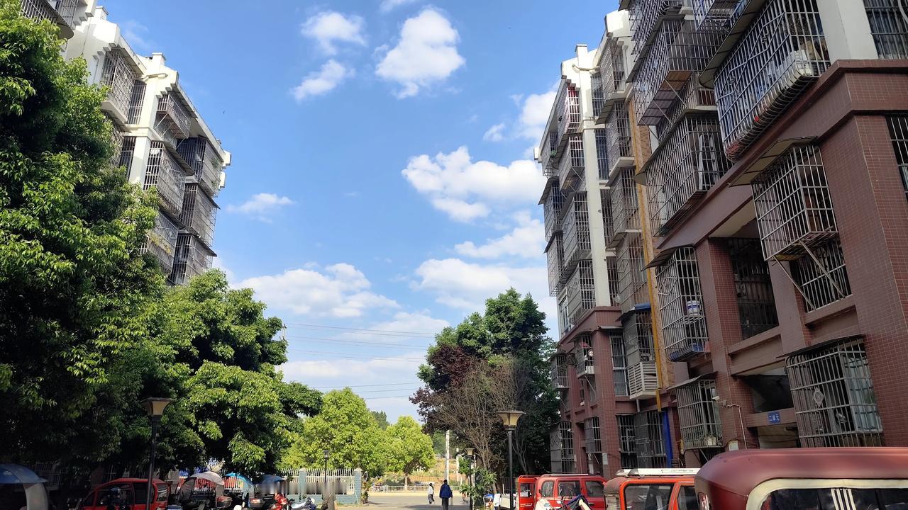 生活随拍自拍 晒生活点滴 今天的蓝天白云风景欣赏