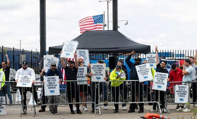 都说中国留不住人才，精英都移民去了欧美，可奇怪的是，那些留在中国的二流、三流、甚