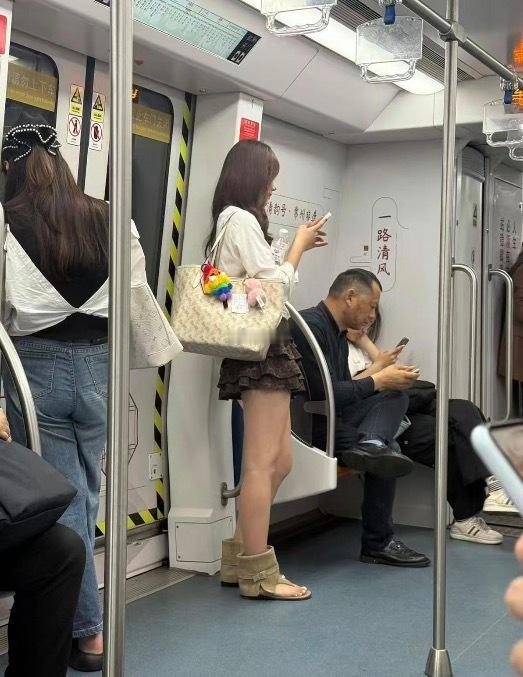 这个包你就养不起… 