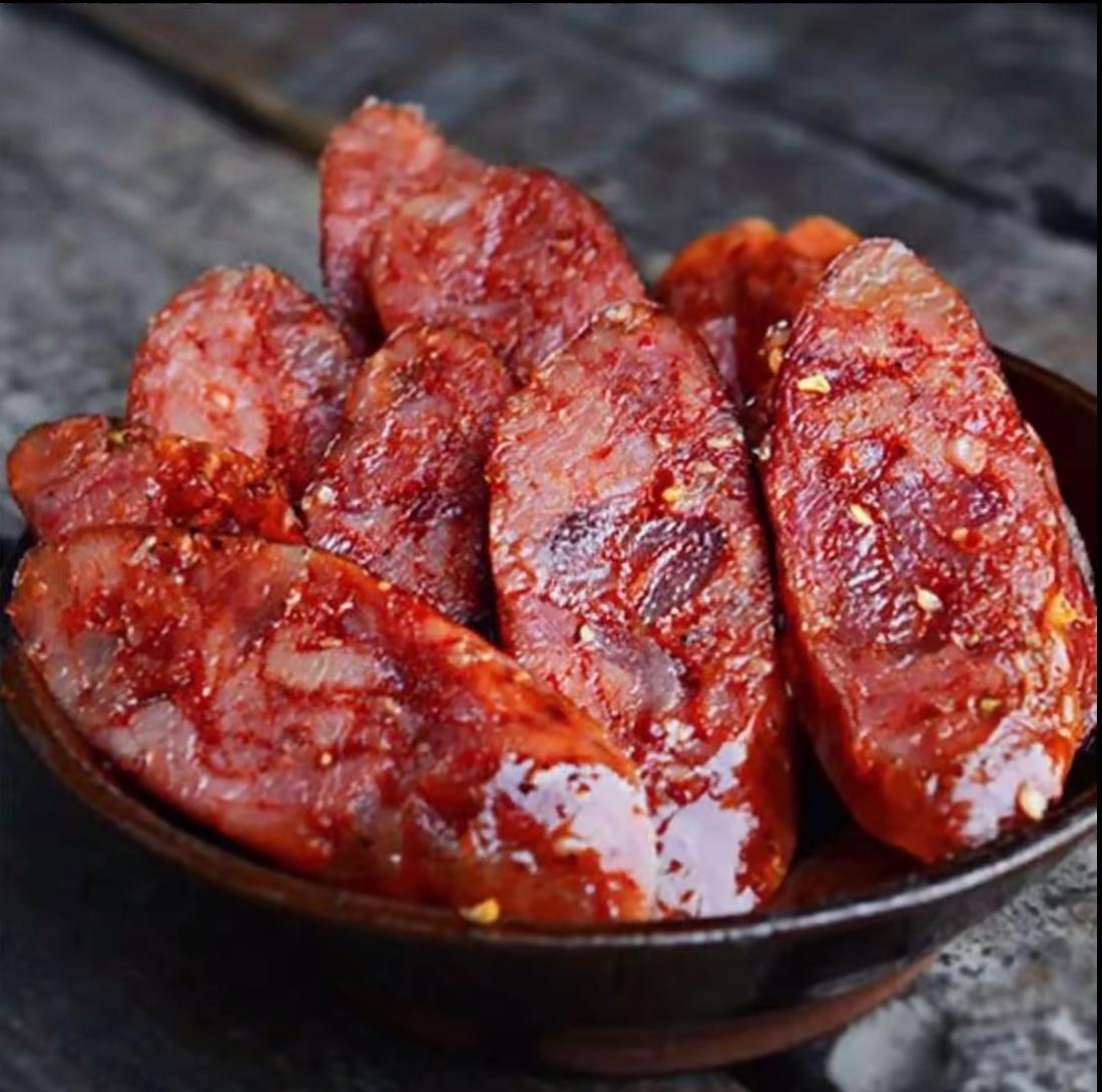 终于有肉贩肯说实话：今年猪肉这么便宜，为啥做腊肠的反而少了？

猪肉跌到个位数，