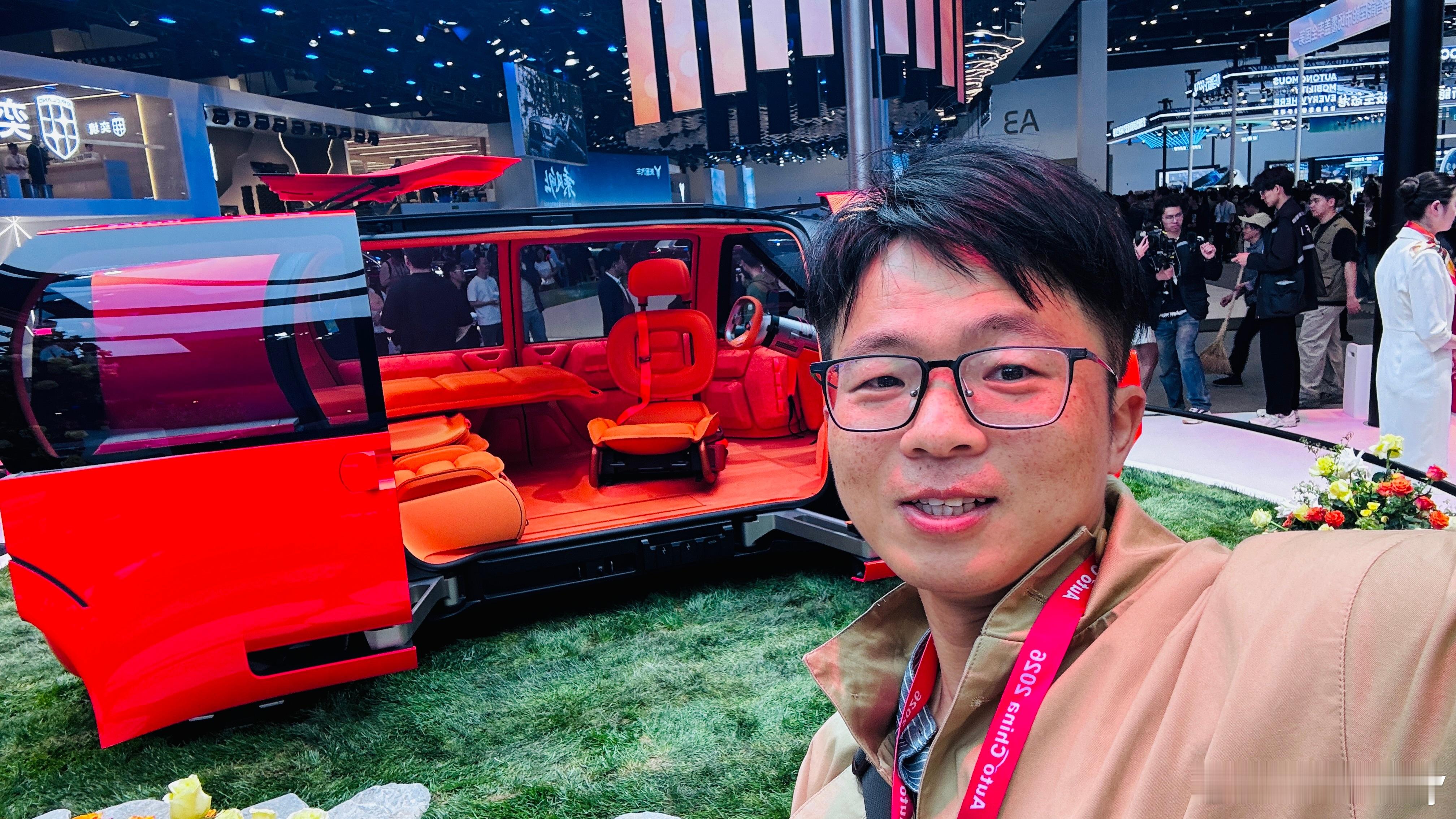 能把身后这些车的名字说全的，我当街大喊你一声，义父！2026北京国际车展里，那些