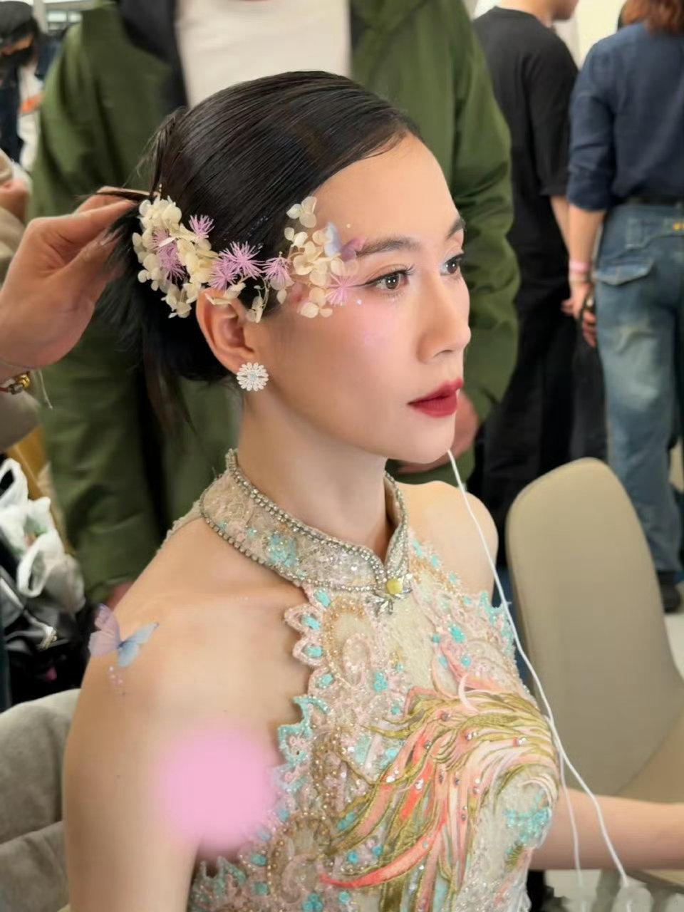 体面又从容，温柔又勇敢，说的就是温峥嵘吧，太圈粉了温峥嵘二公加入庄法队乘风202