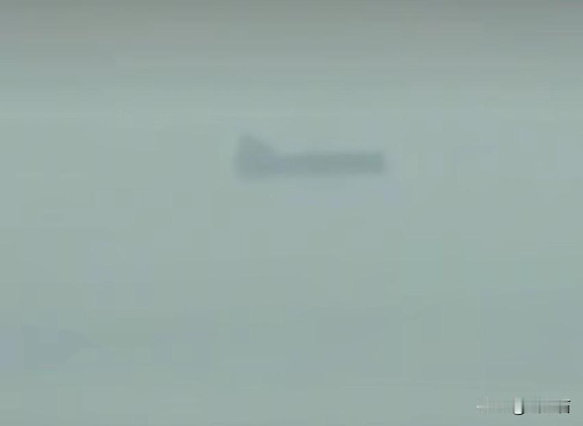 特朗普称，已彻底封锁霍尔木兹海峡，直到伊朗交出谈判协议。
霍尔木滋海峡不是美国的