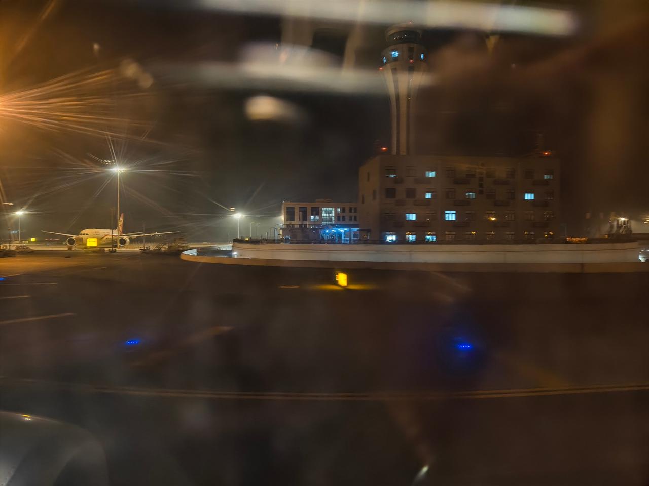 笑死，今天6点35的航班，5点58灰机才到，现在已经推出了，机长正在跑道上飙车。