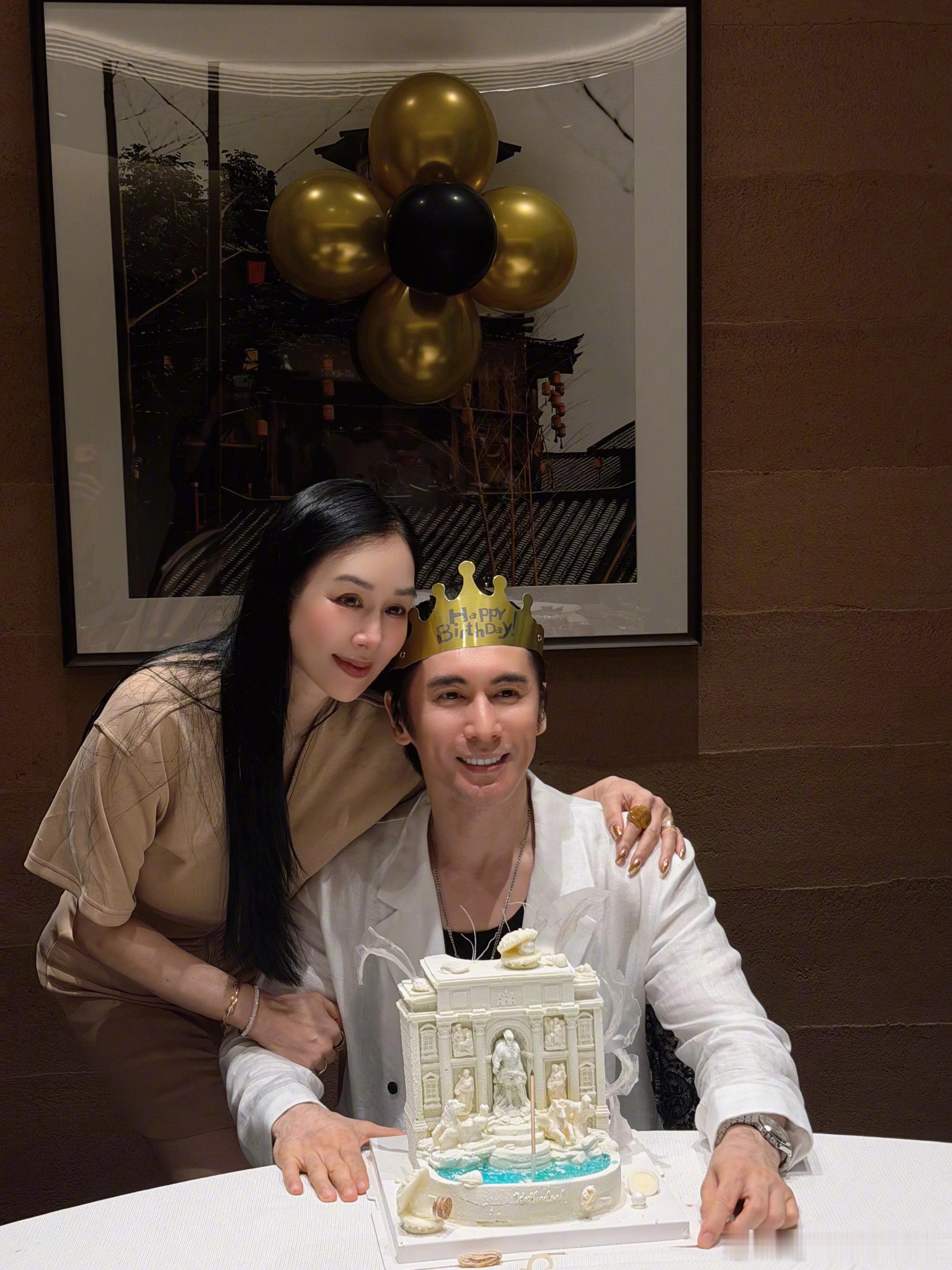 钟丽缇为张伦硕庆祝44岁生日钟丽缇 张伦硕44岁看着像34岁 钟丽缇发文为张伦硕