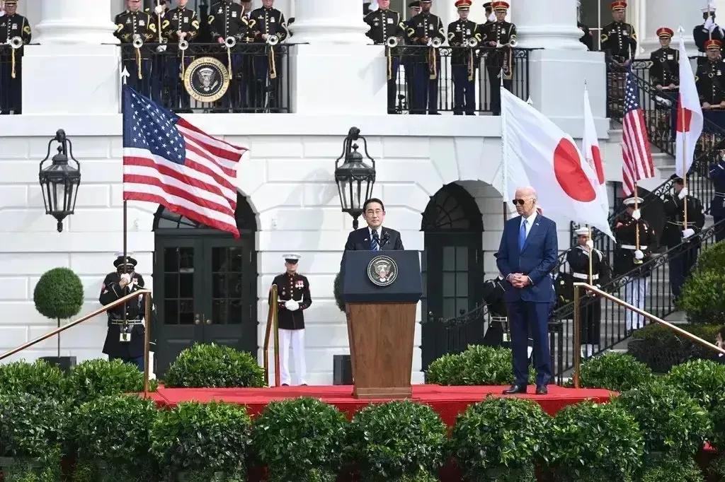 刚刚在美国的记者招待会上，岸田文雄一句失言把现场弄得哗然！在谈到对华政策时，岸田