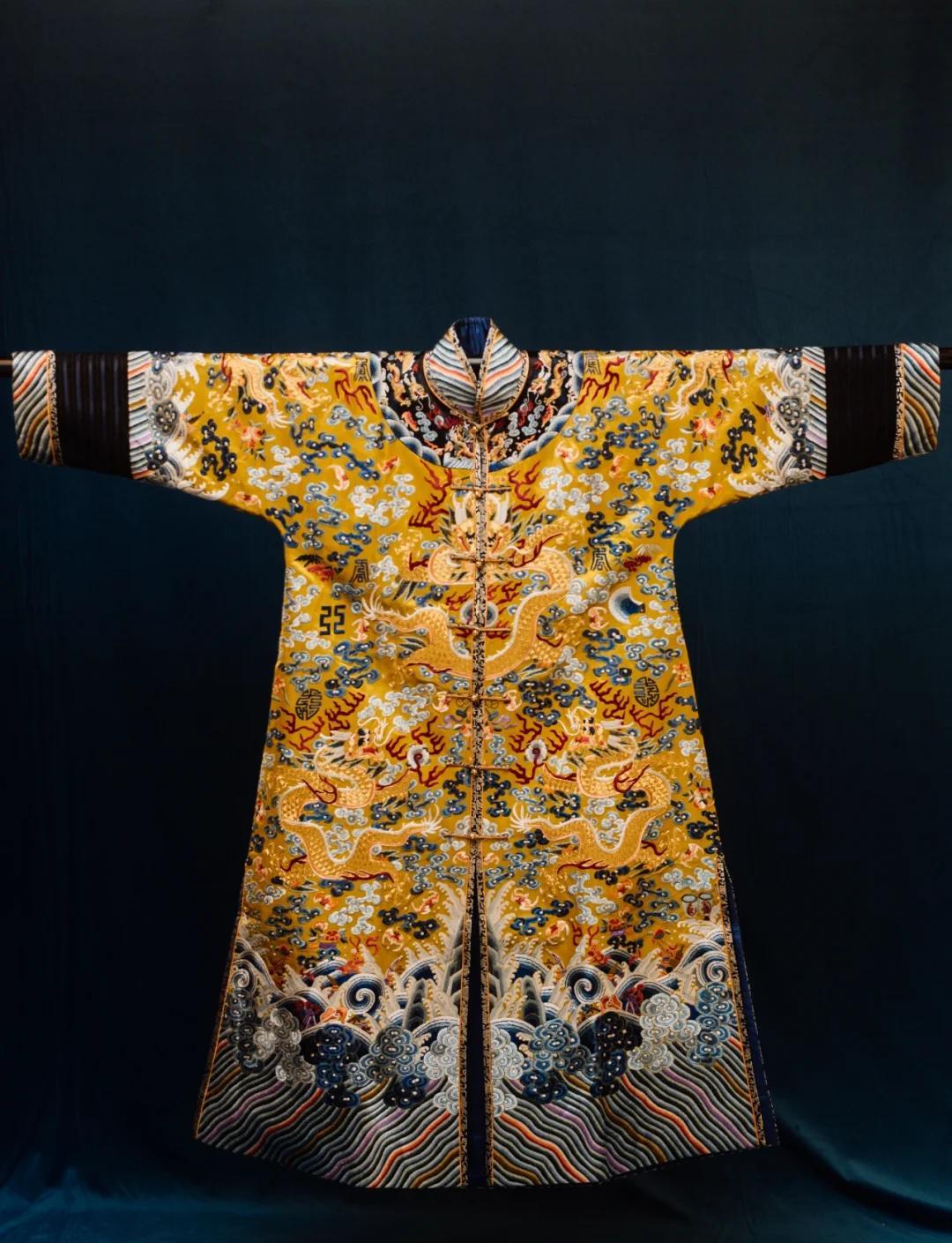 【穿上龙袍也不像太子】这本质是人与能量匹配的问题，其实太多了。若一个人的“位置”