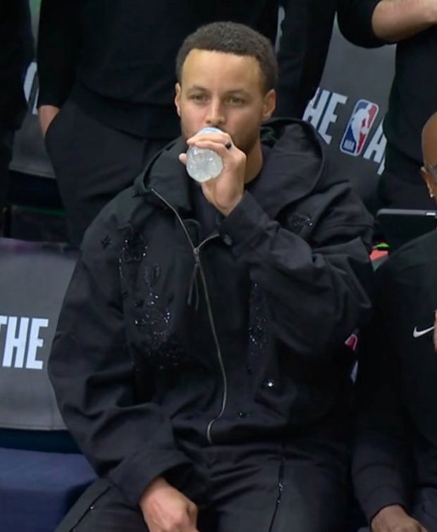 今天是库里本赛季缺席的第11场比赛勇士的赛程中还有6场背靠背的比赛勇士vs森林狼