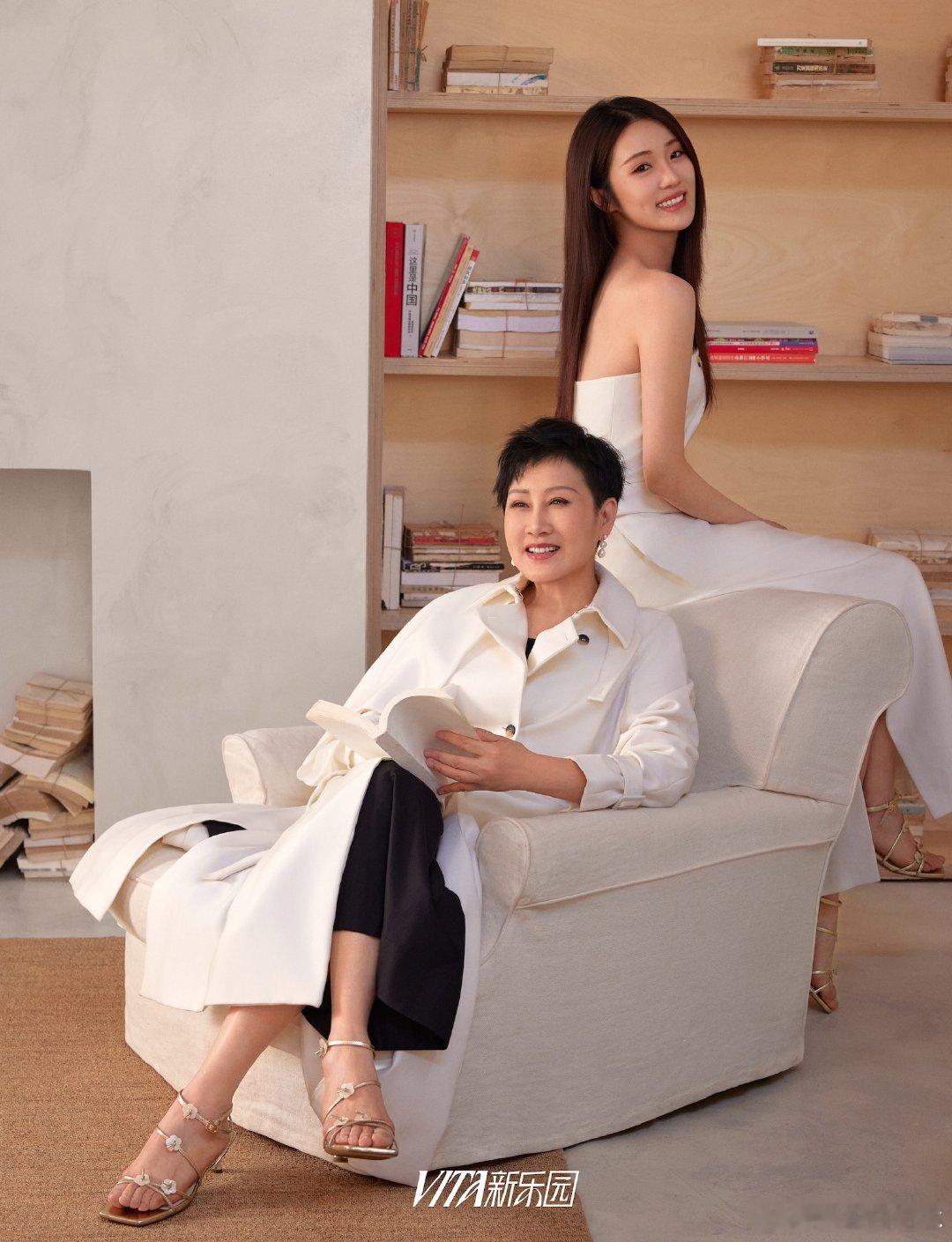 张凯丽张可盈首次母女合体封面凯丽姐和女儿可可这组母亲节大片太美了！看了采访视频也