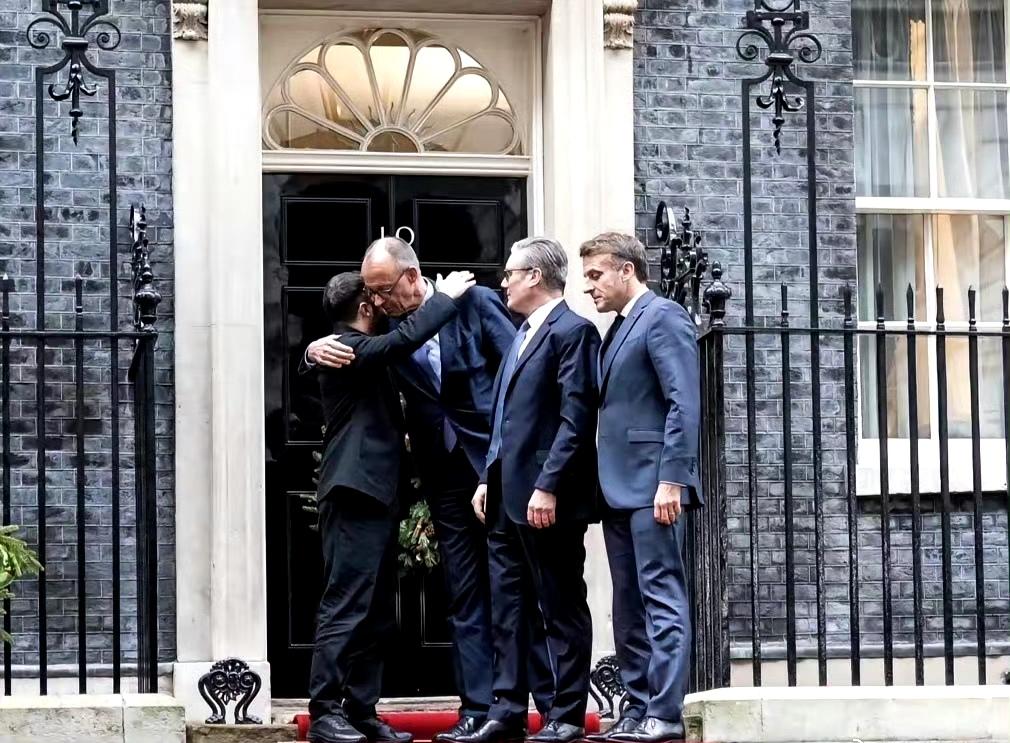 德国总理说，乌克兰的命运就是欧洲的命运。对乌克兰的支持只会加强，而不会动摇。 ​