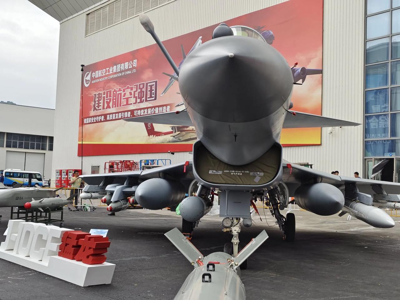 J-10C作为前线战机/战场多用途中型战斗机，目前的配置已经足够。更高级的任务交