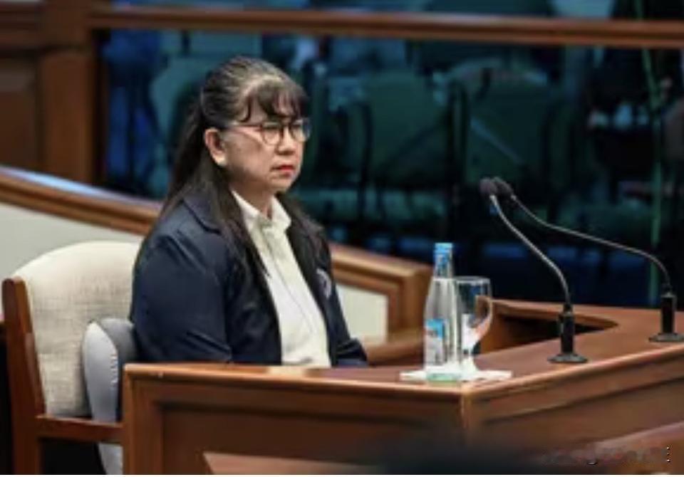 菲律宾众议院检方小组成员众议员特里·里东将副总统办公室前特别支付官吉娜·阿科斯塔