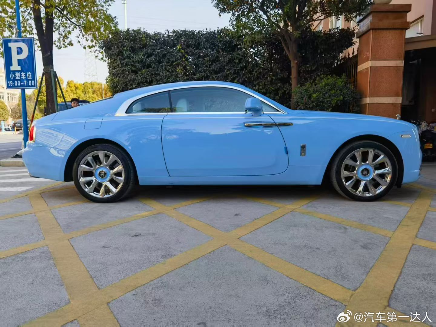真正的奢华，从不是炫耀，而是把偏爱藏进每一寸细节。2021年10月上牌劳斯莱斯魅