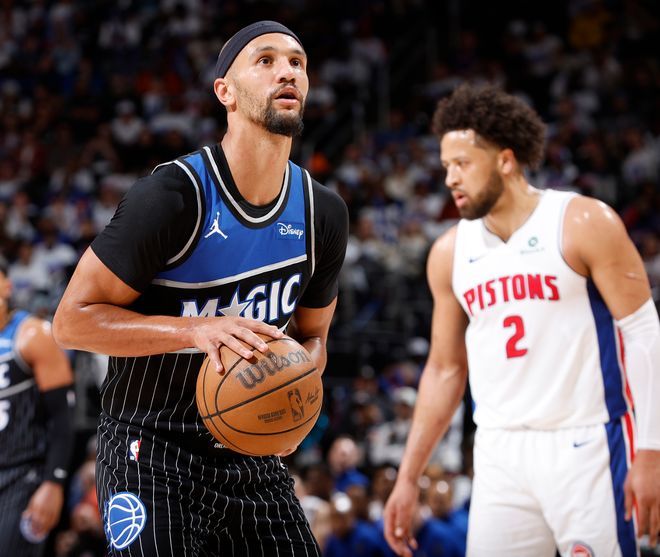 坎宁安则在安心的备战季后赛G1，他与保罗-班凯罗的状元对决是这轮系列赛的一大看点