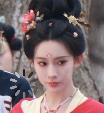 孟子义没有太平肩，但有小香肩疑似王鹤棣捏孟子义肩膀说假的