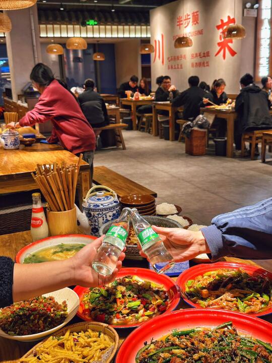 杭州川菜黑马杀疯了！人均50+辣到上头
