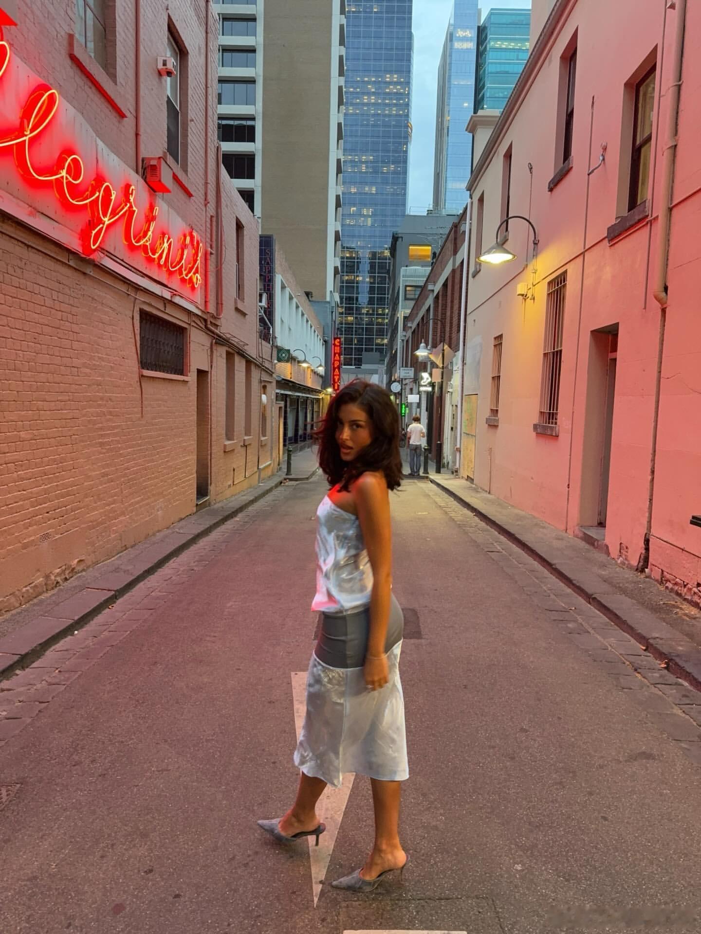 最近的爱好就是看ins有喜欢的直接去线下店试穿终于知道线下店的魅力了店员情绪价值