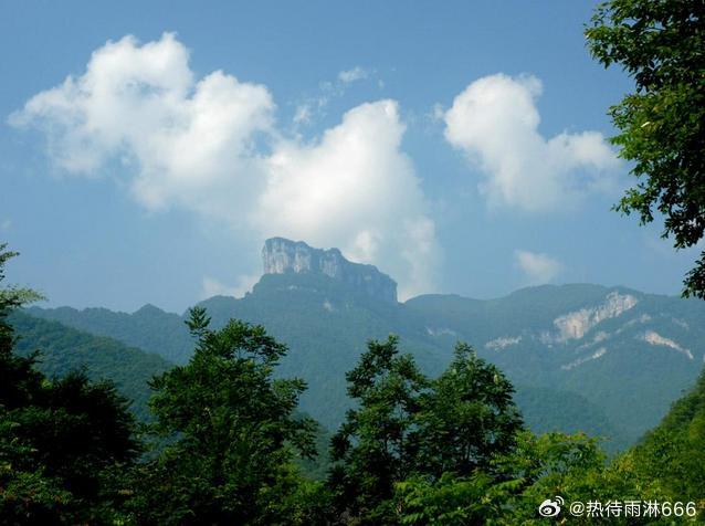 【十八里长峡】十八里长峡是湖北最后一块未经开发的处女地。呈现给我们是原始的森林、
