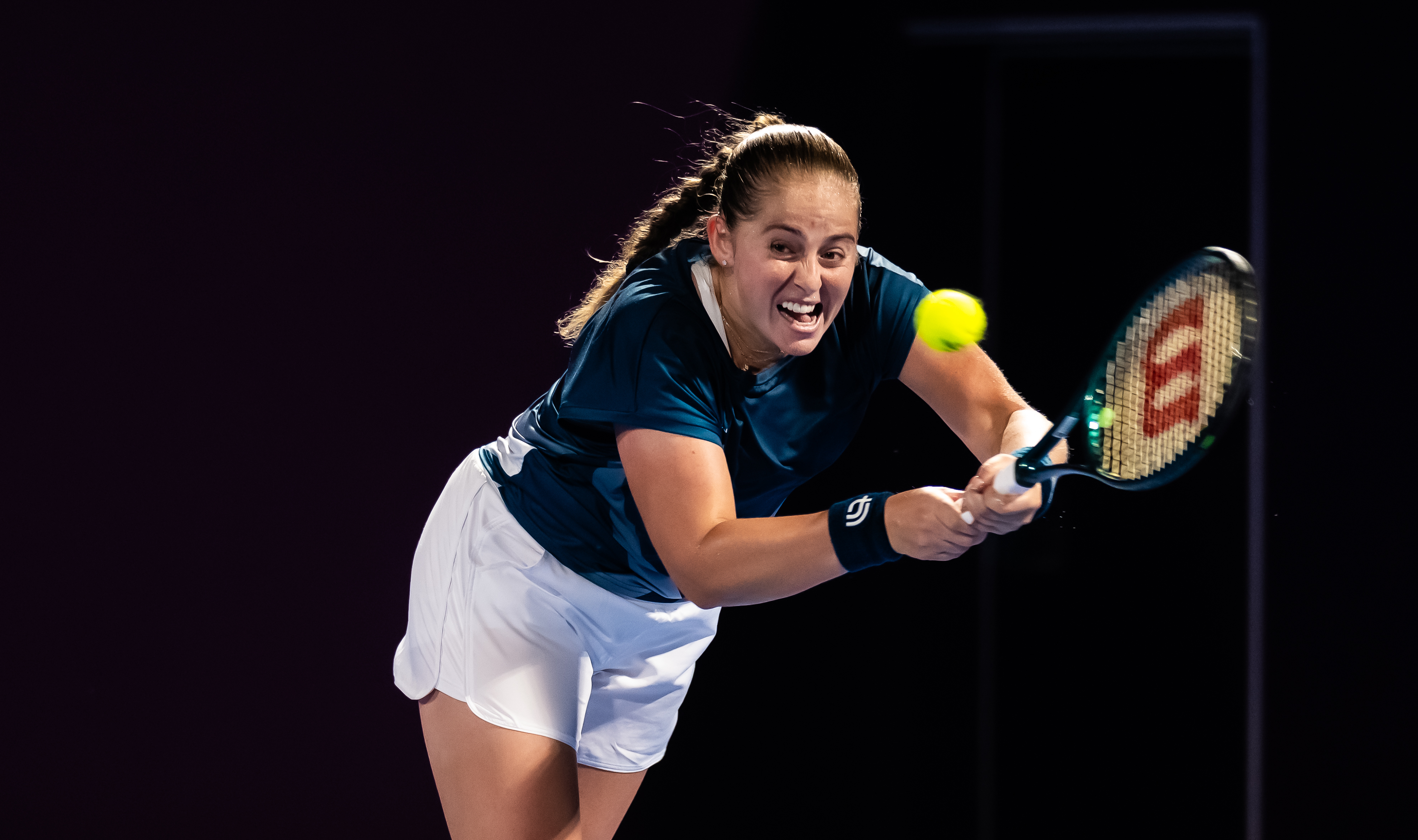 多哈1/4决赛，奥斯塔彭科7-5/6-4击败黑马科恰雷托，第四次打进赛会四强，距