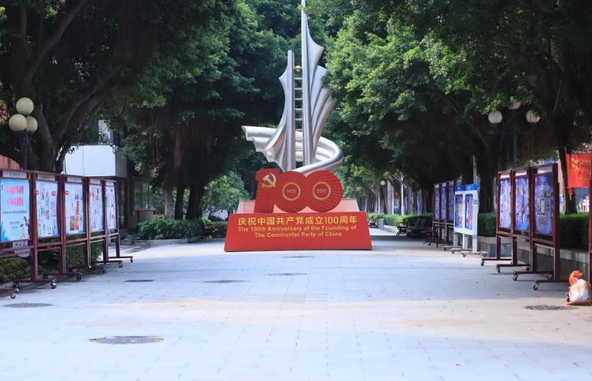 
高中录分断档的本质：优质生源的信任投票
 
近年广州多所高中出现录取分数线大