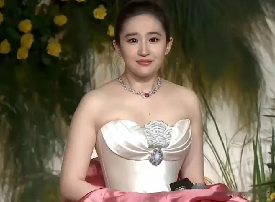 笑死了
佟大为说把刘亦菲当成自己的女儿
看把孩子吓得都成表情包了[笑哭][捂脸]