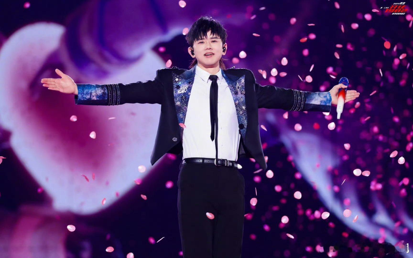 张杰演唱会有常驻观众了 张杰未live巡回演唱会 张杰你别太宠了！这波常驻观众+