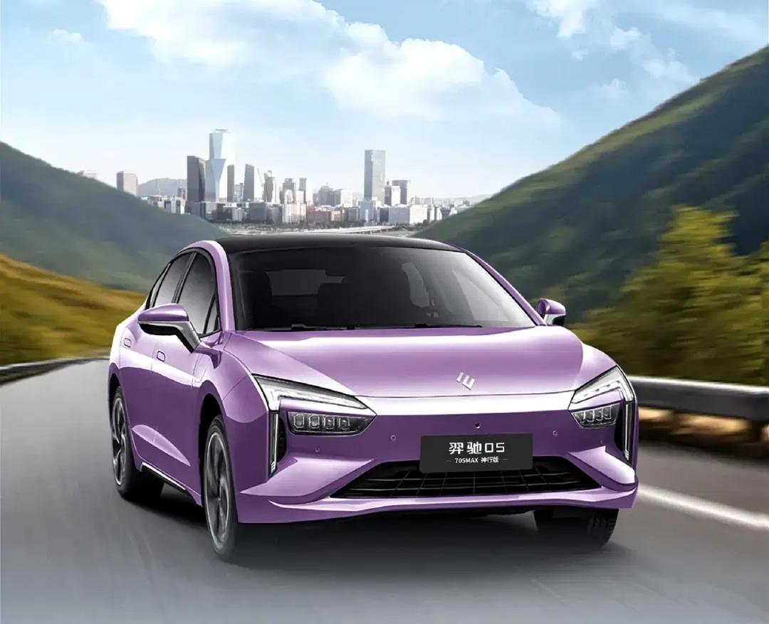 🚗 我感觉羿驰05这波想冲“长续航家用轿车”赛道，705km、25分钟快充，纸