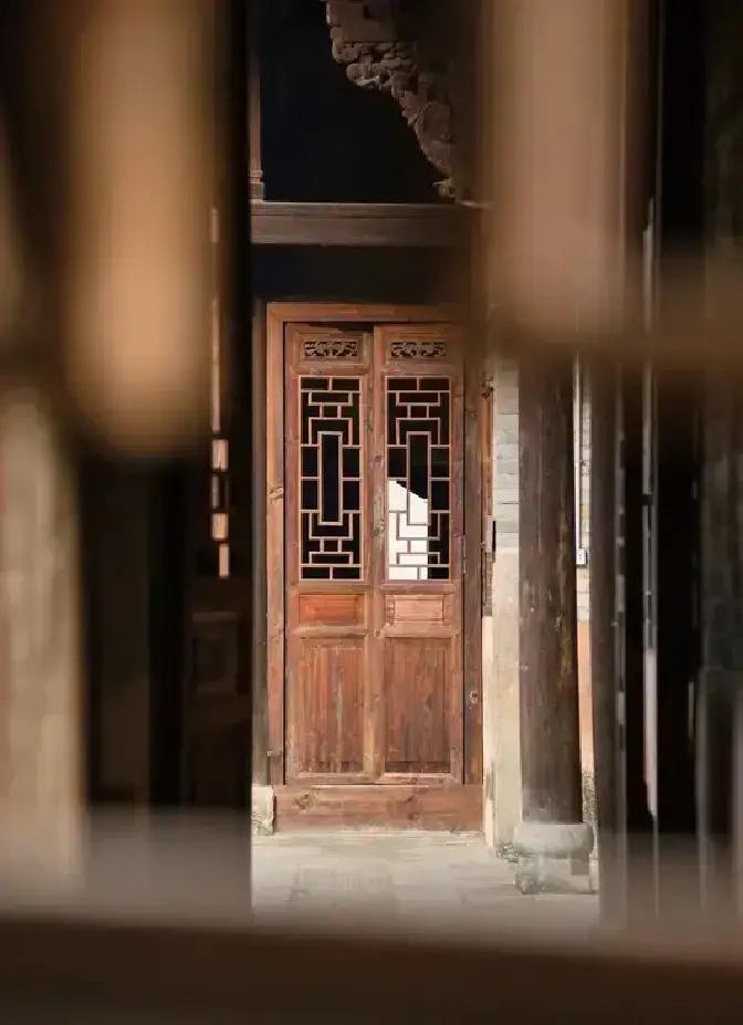 你有没有发现，青春真的过得飞快？那些曾经幼稚的我们，如今早已不是孩子。岁月无形，